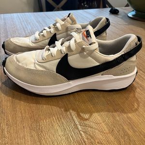 Nike Waffle Debut- great condition!